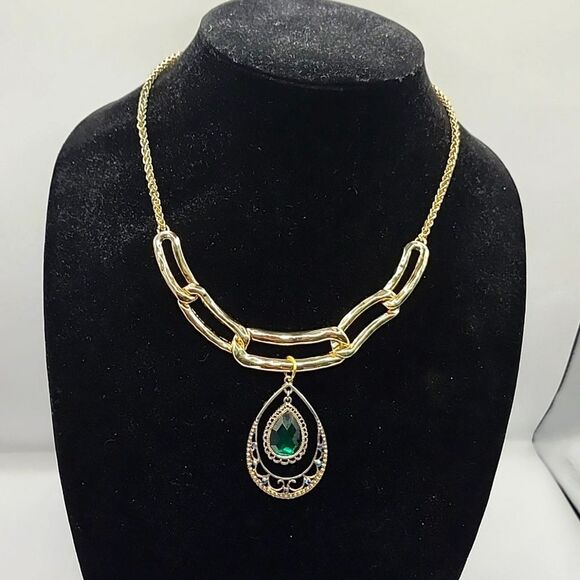 Hand Crafted Jewelry - Repurposed Handmade The Emerald Elegance Necklace